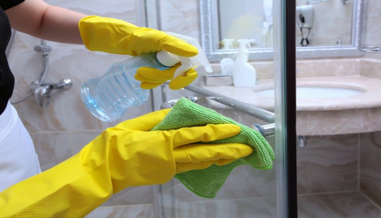 Moet Isolator Buik Zo maak je de glazen douchedeur schoon | PlusOnline