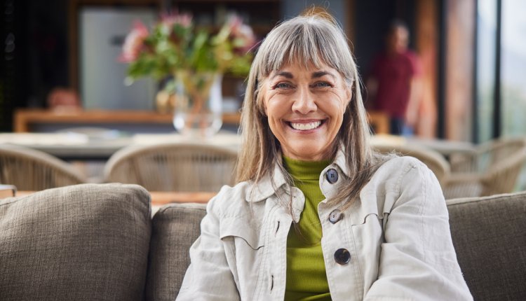 vrouw met energie lacht