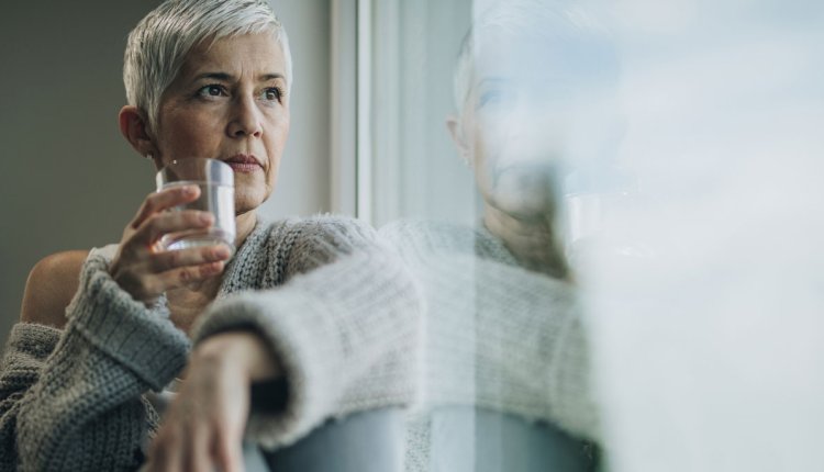 Vrouw drinkt glas water