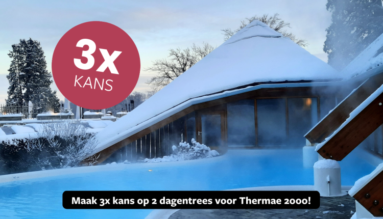 Afbeelding van een sneeuwlandschap bij Thermae 2000 met een verwarmd buitenzwembad omringd door besneeuwde bomen. Tekst: '3x Kans' in een rode cirkel en 'Maak 3x kans op 2 dagentrees voor Thermae 2000!' in een zwarte balk onderaan.