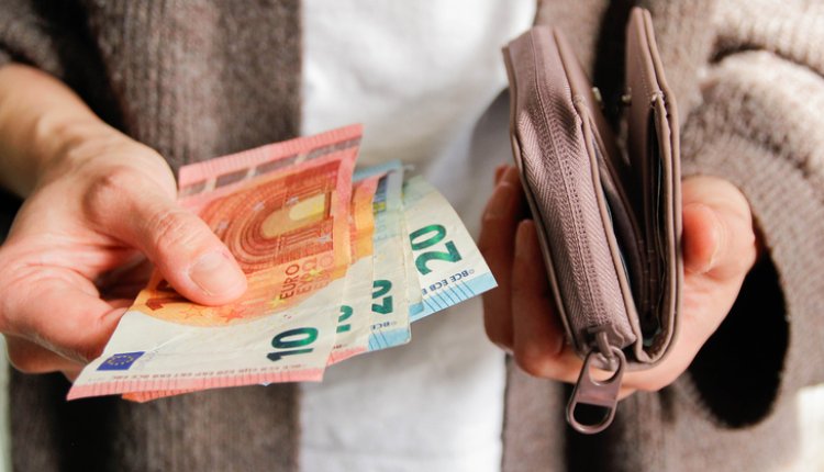 Euros in de hand