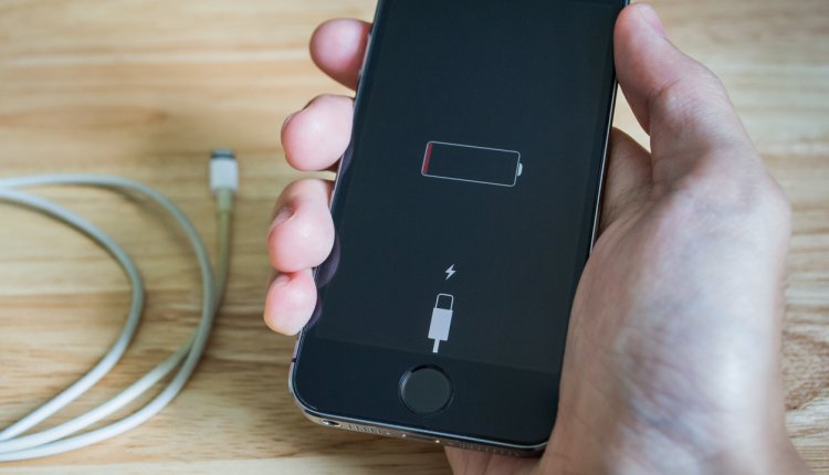 zich zorgen maken Sleutel houding Batterij van uw smartphone snel leeg? Zeven tips voor een langere  levensduur | PlusOnline