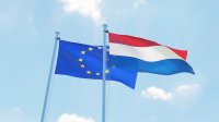 Vlaggen europese unie en Nederland